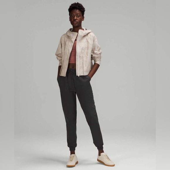 Lululemon Stretch Luxtreme High-Rise Jogger
Graphite Grey - Picture 3 of 8